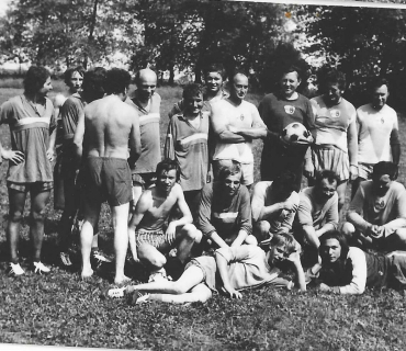 1985 - fotbal - ženatí vs. svobodní.