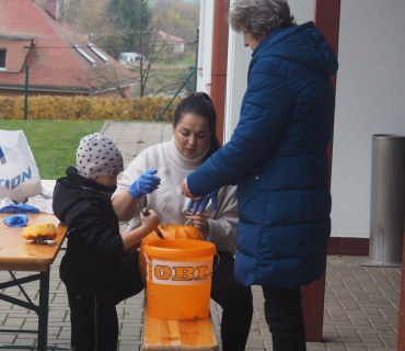 1.11.2025 Dlabání dýní.