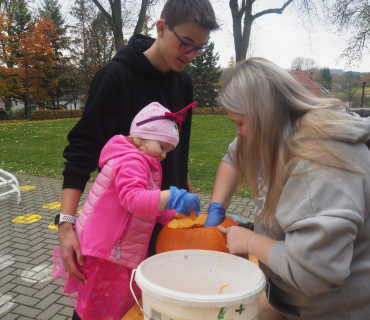 1.11.2025 Dlabání dýní.