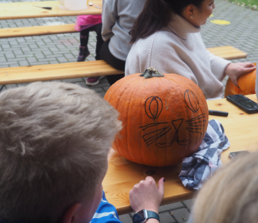 1.11.2025 Dlabání dýní.