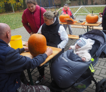 1.11.2025 Dlabání dýní.