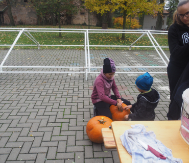 1.11.2025 Dlabání dýní.