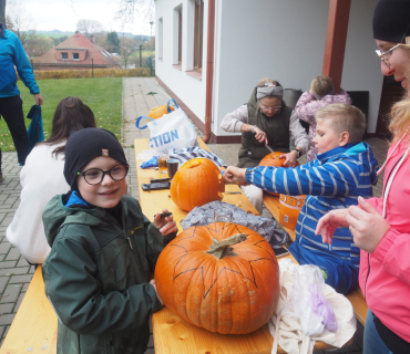 1.11.2025 Dlabání dýní.